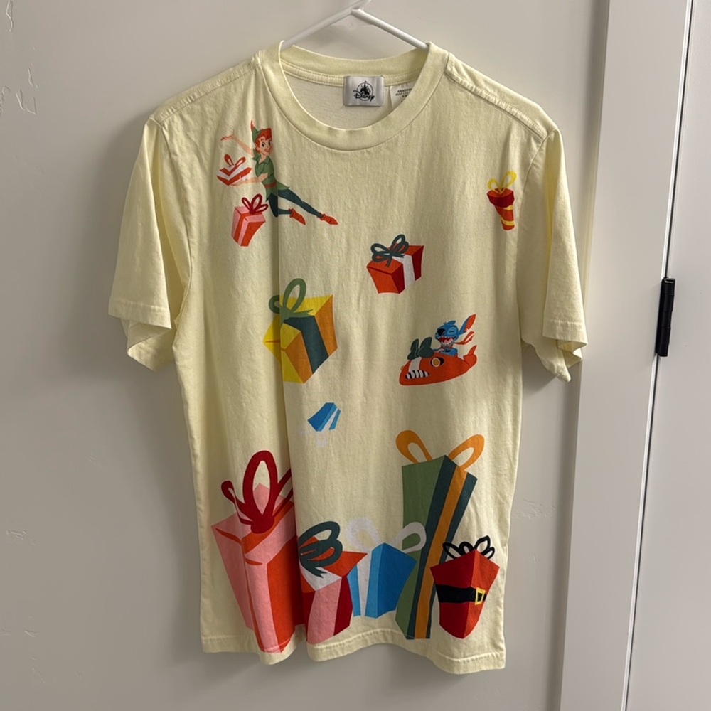 Disney Christmas T Shirt - Picture 1 of 2
